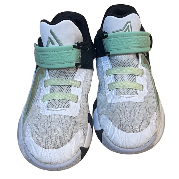 Nike Giannis Immortality 2 Youth Basketball Shoes – Size 2 Little Boys - Picture 5 of 11